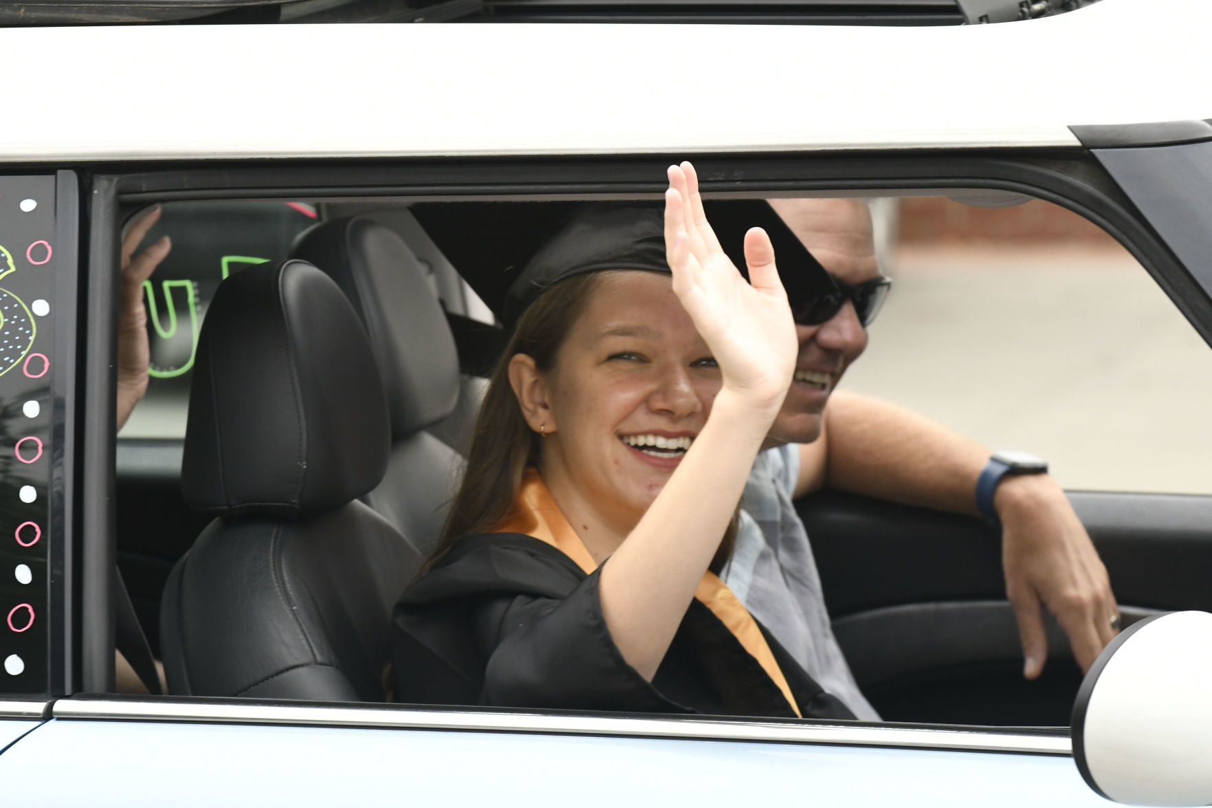 060520 SYVHS grad parade 10.jpg